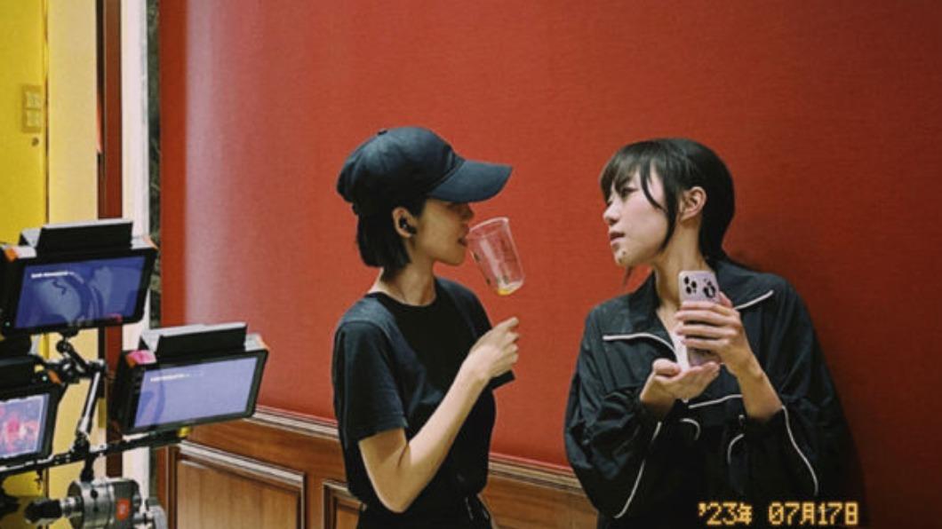 王菲愛女不藏了！再爆秘婚大12歲女導演　1證據被抓包