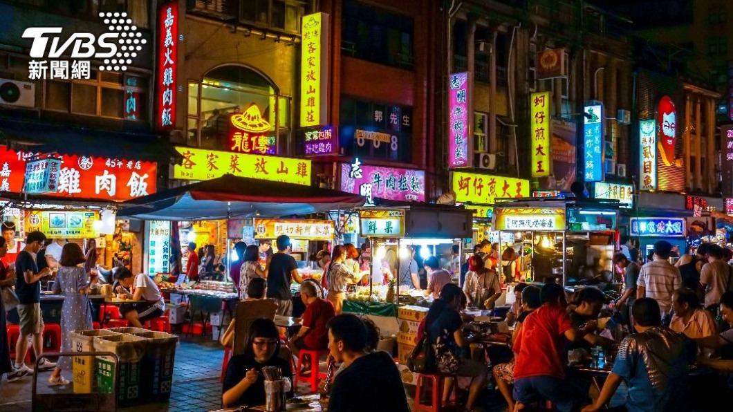 原PO之前住在別處，晚間時刻都是燈火通明的。（示意圖／shutterstock 達志影像）