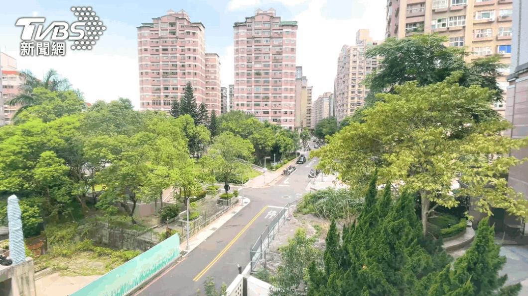 晚上騎車一片漆黑他問「內湖都沒人住?」 網見地段笑揭真相