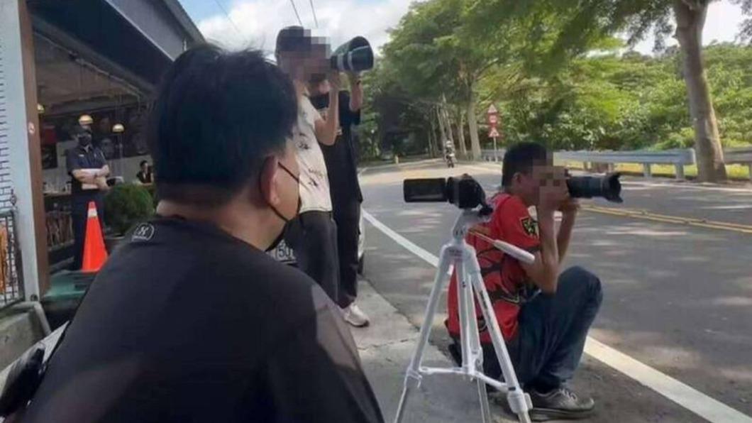 警方混入追焦團中加強取締。(圖/警方提供)