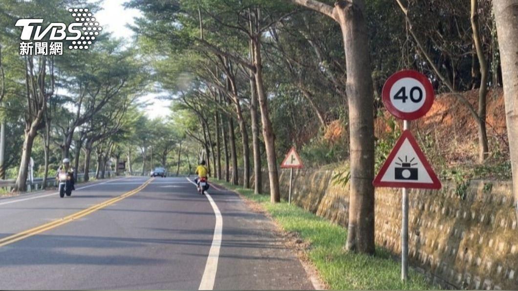 他紅燈右轉遭檢舉　卻收「0元」罰單？網笑：獲再來一次券