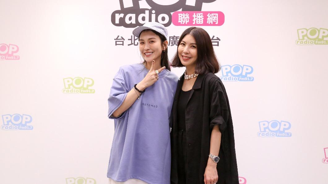 許茹芸(右)認為夫妻相處重傾聽,「有溝才有通」。(圖/POP Radio提供)