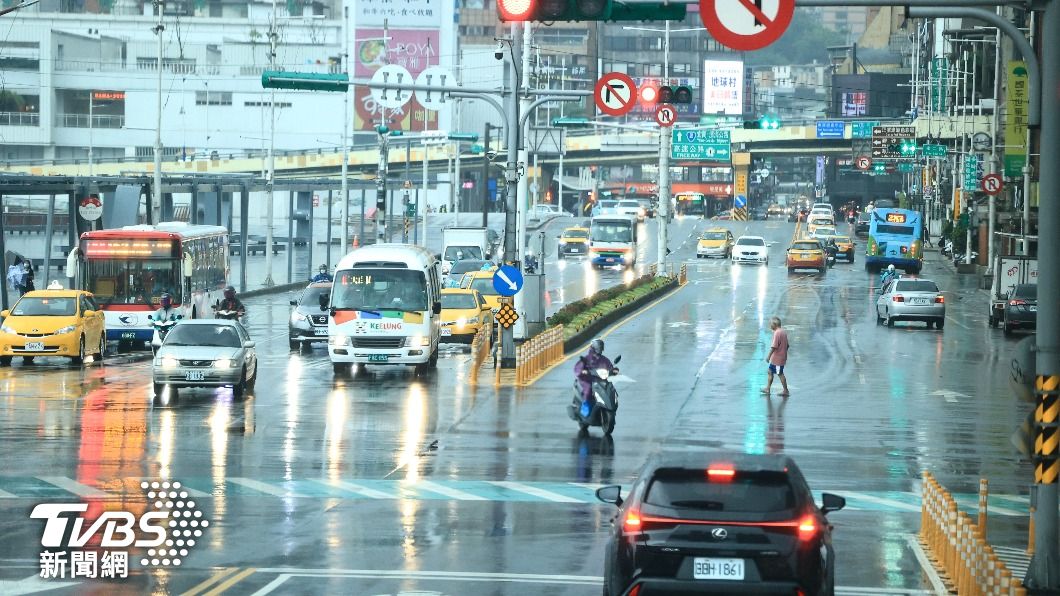 西南海域現強烈雷雨帶 「這3地」當心淹水