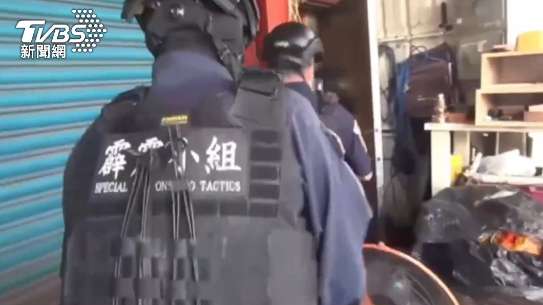 霹靂小組攻堅逮人。(圖/TVBS)