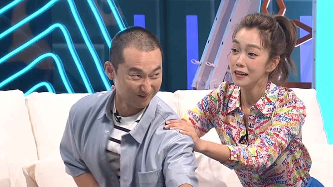 浩子激動乾嘔,大霈見狀趕緊關心。(圖/公視台語台提供)