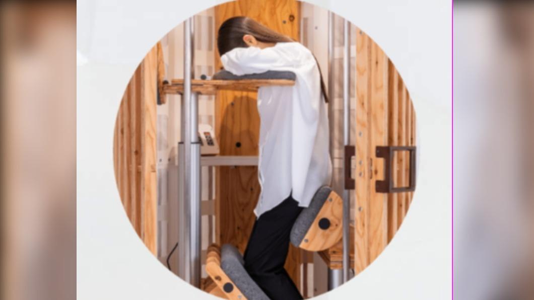 研究顯示,午後站睡片刻,可有效消除壓力疲勞。(圖 / 翻攝 https://g-nap.com/ )