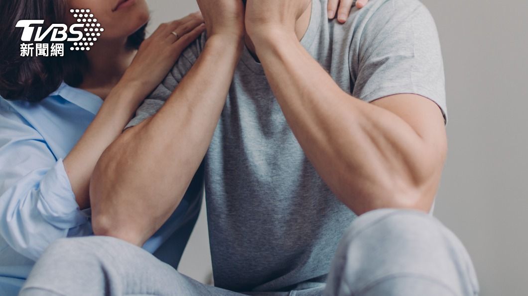 對於妻子的「表態」,原PO感到相當苦惱。(示意圖/Shutterstock達志影像)