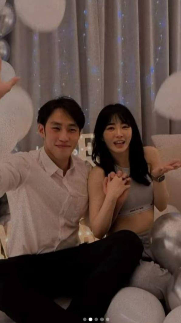 許美中閃電套牢舒子晨。(圖/翻攝自許美中IG)