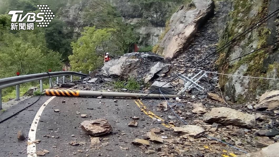 台中和平台8線便道落石坍方道路中斷 山區27戶停電