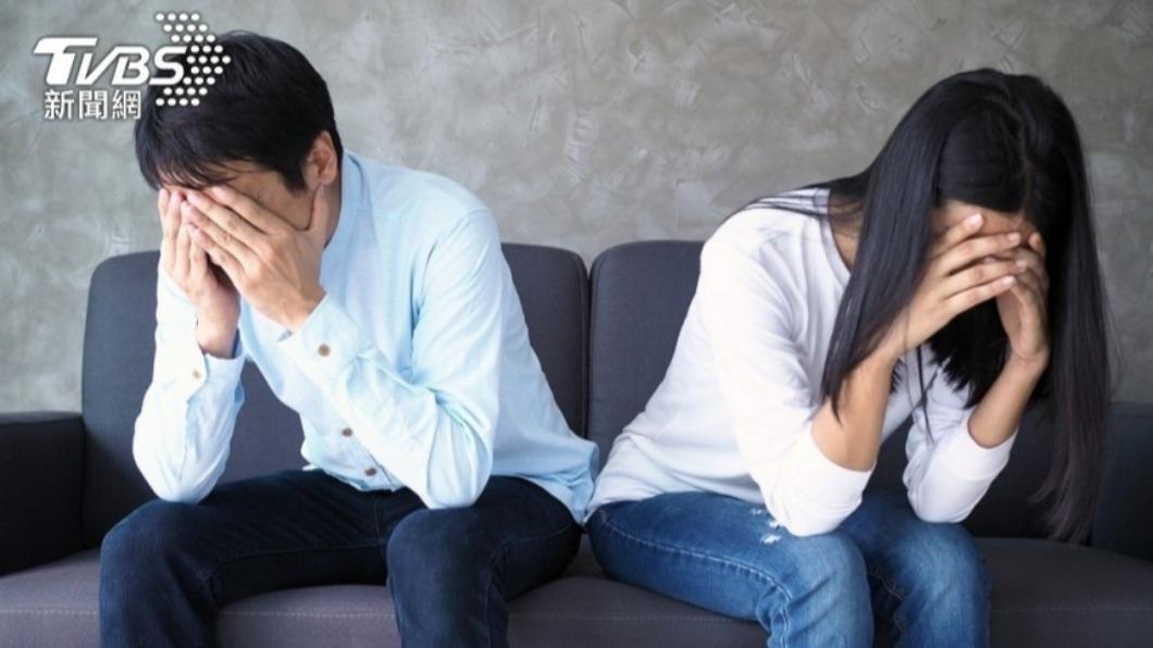 夫妻兩人因聚少離多且丈夫工作忙碌，讓彼此感情有嫌隙。（示意圖／shutterstock達志影像）