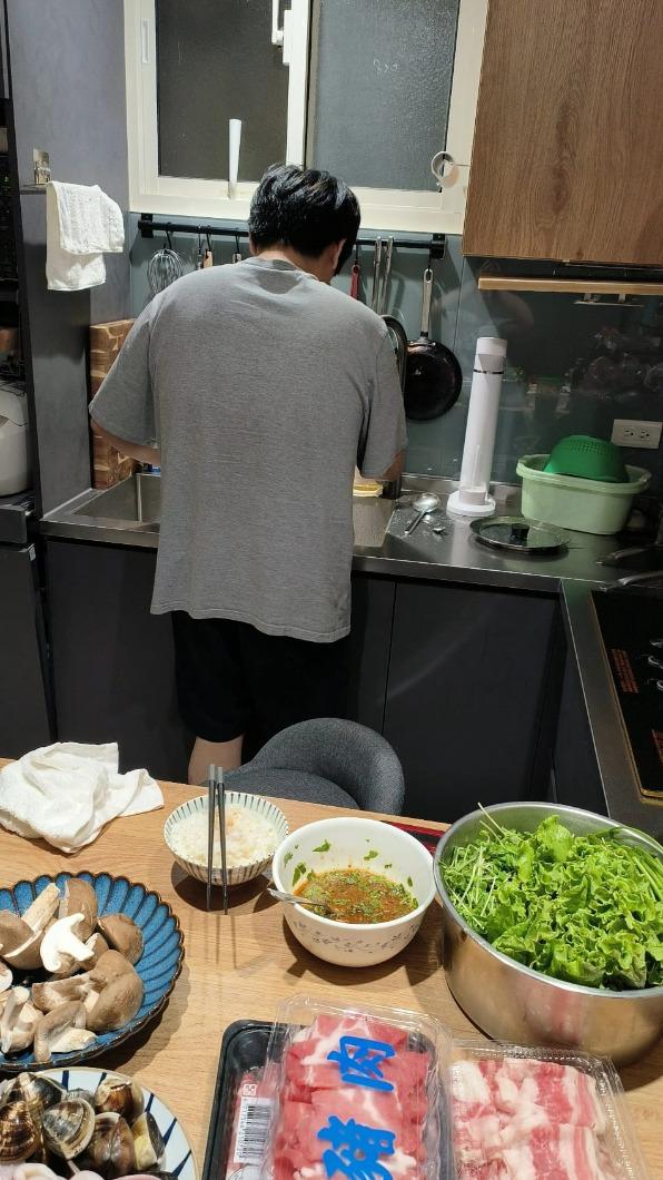 老公會煮飯給符瓊音吃。(圖/翻攝自符瓊音臉書)