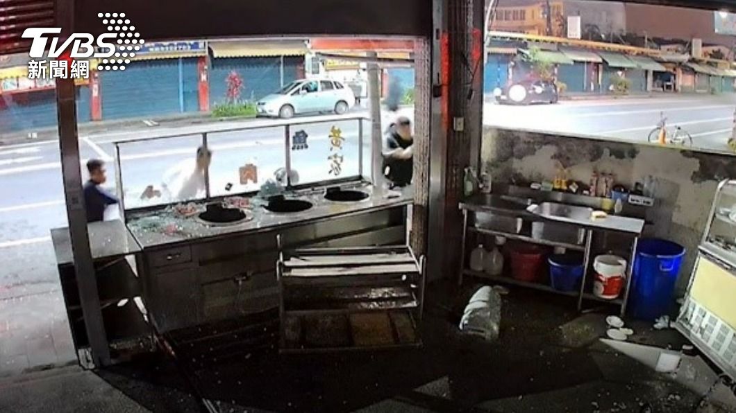 朱男教唆旗下成員砸店。(圖/TVBS)