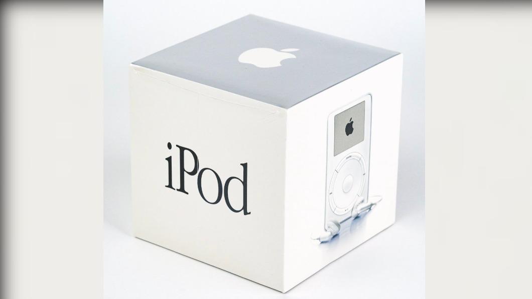 一支未拆封、處於原始包裝狀態的第一代iPod近在收藏品交易平台上賣出29000美元。(圖/翻攝自Twitter@ericwhiteback)