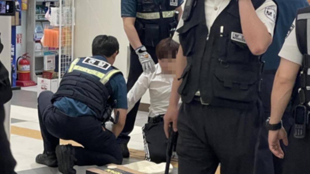 模仿犯全現身?韓男持刀闖首爾公車轉運站被捕畫面曝