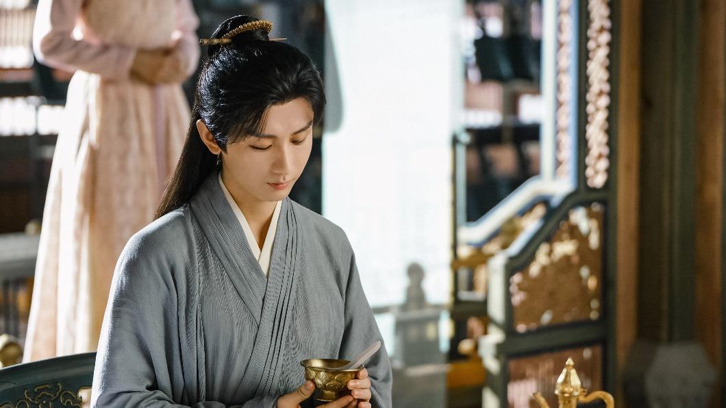 成毅為劇情扮「美嬌娘」。(圖/翻攝自蓮花樓微博)