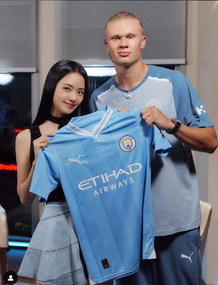 哈蘭德接受Jisoo專訪。(圖/翻攝 Erling Haaland IG)
