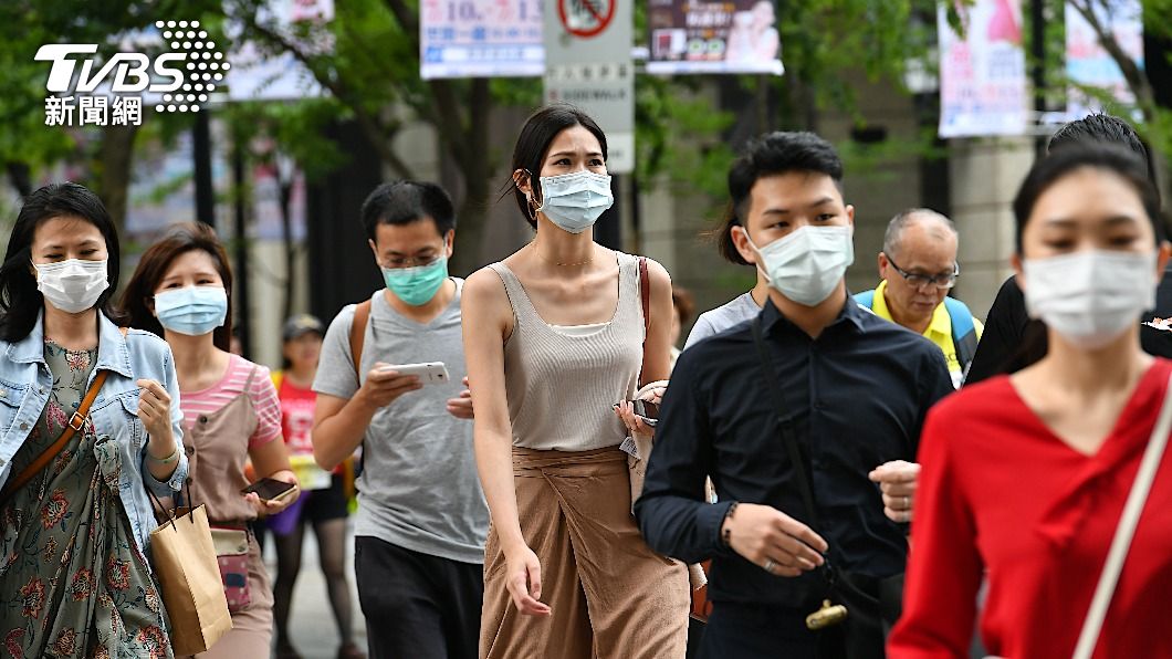 當代台灣畢業生一出社會即面臨薪資成長緩慢、生活成本昂貴、人才不被重用等問題。（示意圖／達志影像Shutterstock）