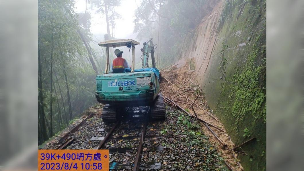 阿里山豪雨不斷!林鐵39K邊坡崩坍 火車停駛2日