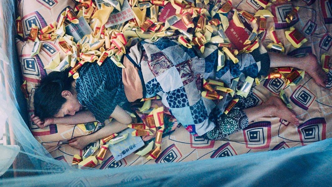 萬芳被罵「臭婊子」 窮盡一生找尋父兄屍骨!遭尪灑冥紙洩憤
