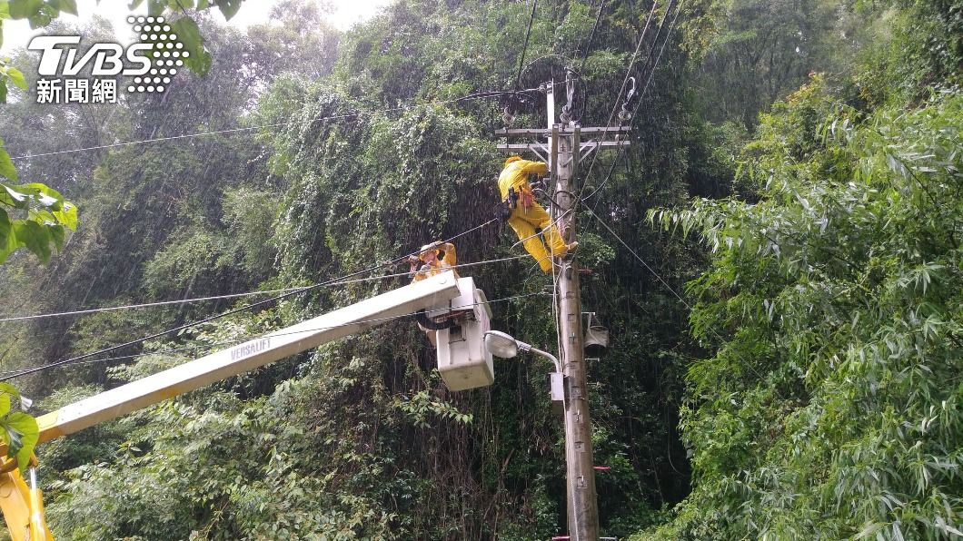 颱風卡努致災!梨山、谷關逾千戶停電 中橫落石交管