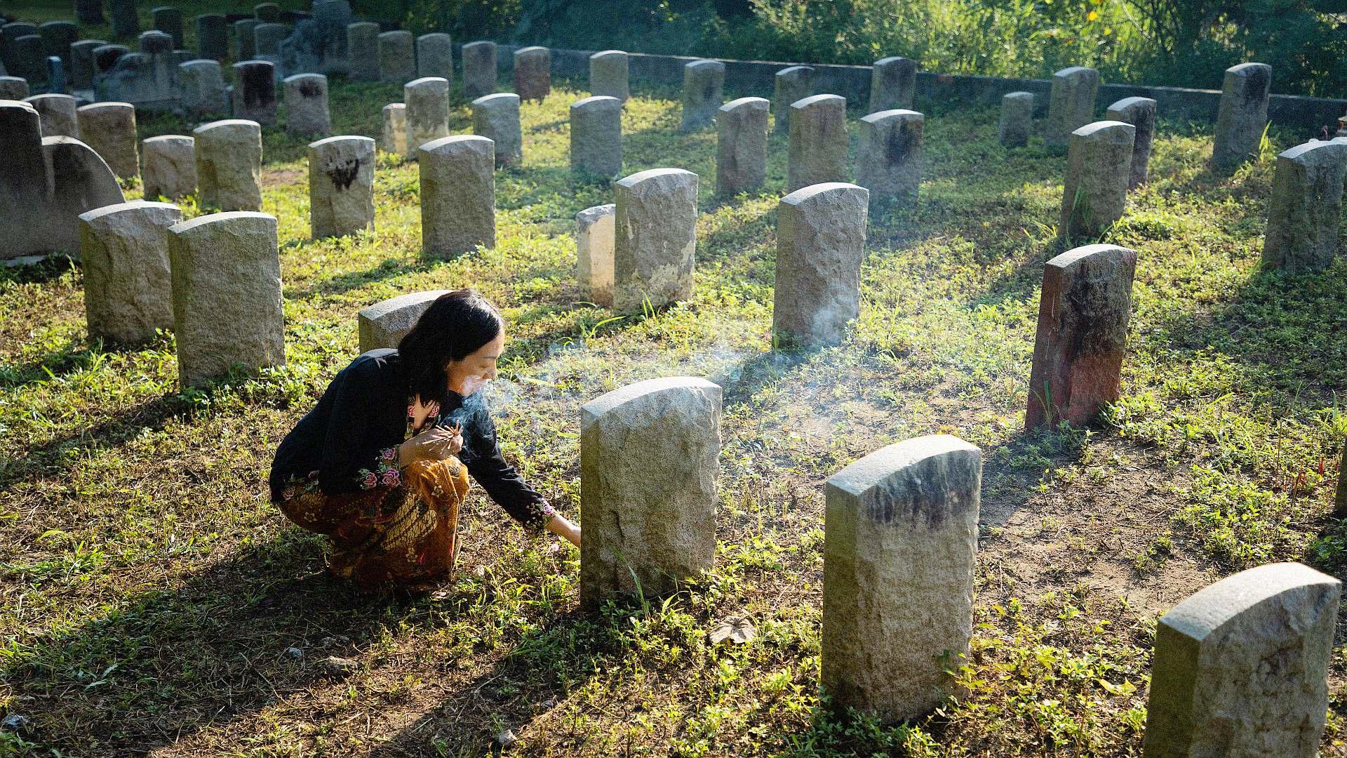 萬芳窮盡一生找尋父兄屍骨《五月雪》遭丈夫慘罵「臭婊子」。(圖/海鵬提供)