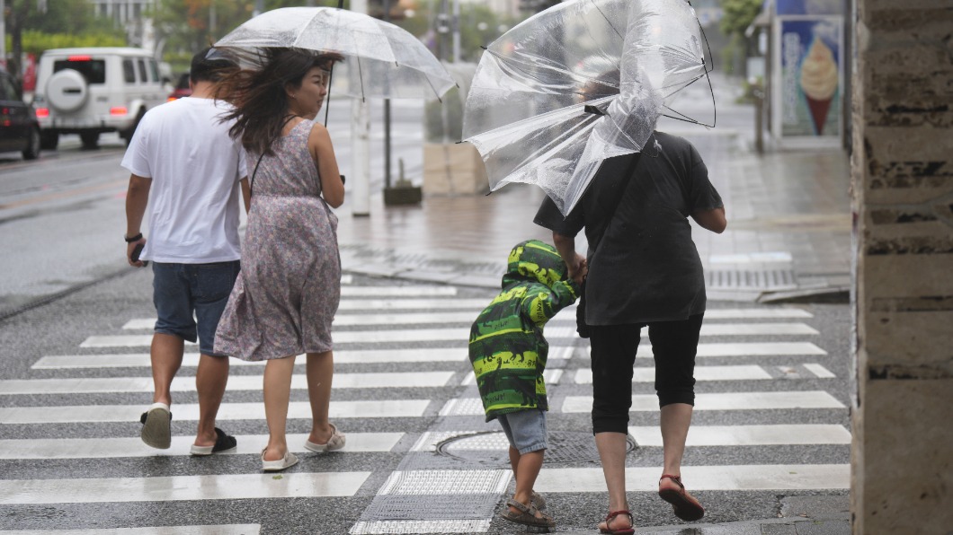 高氣壓東退開道 卡努回頭沖繩.再撞九州
