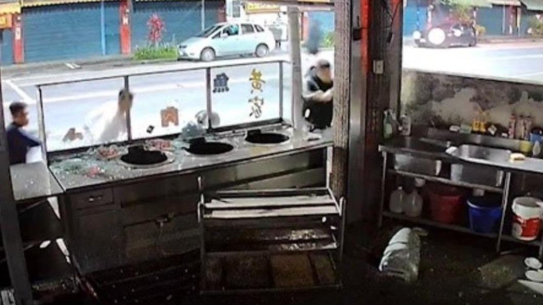 朱男指使幫派成員前往砸店。（圖／TVBS）