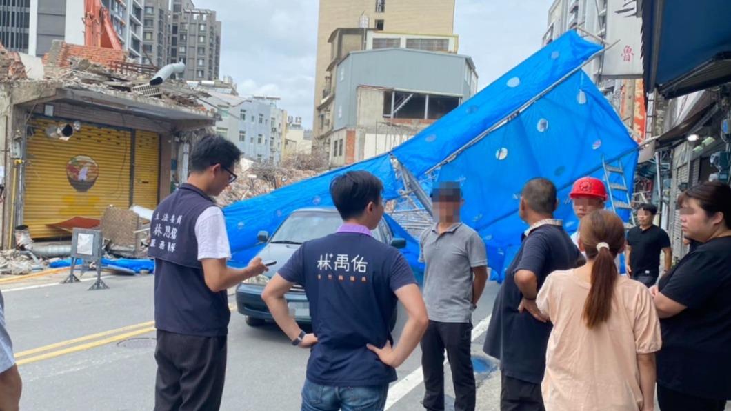 當地立委服務團隊到場關心。(圖/翻攝自臉書竹北大小事)