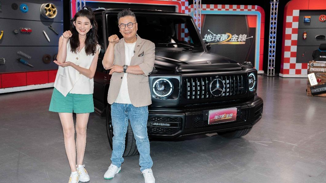 沈玉琳將新車開來《地球黃金線》開箱,與主持人蘇宗怡(左)合影。(圖/TVBS)
