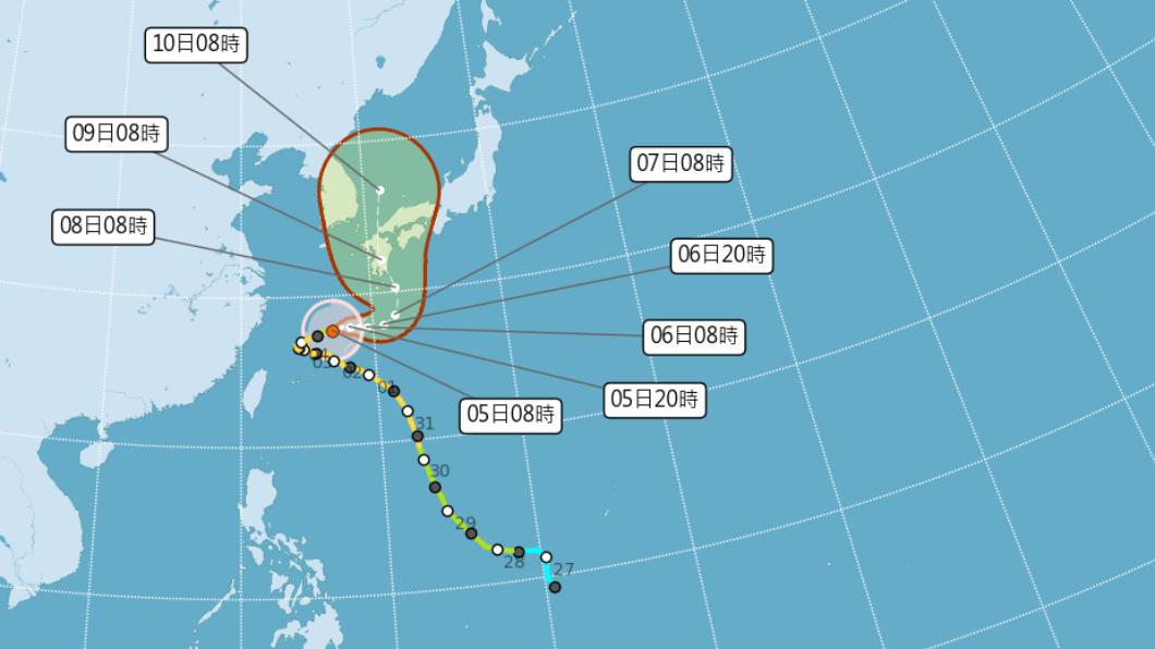 卡努颱風在逐漸遠離台灣後,正在「回馬槍」影響沖繩。(圖/翻攝自中央氣象局)