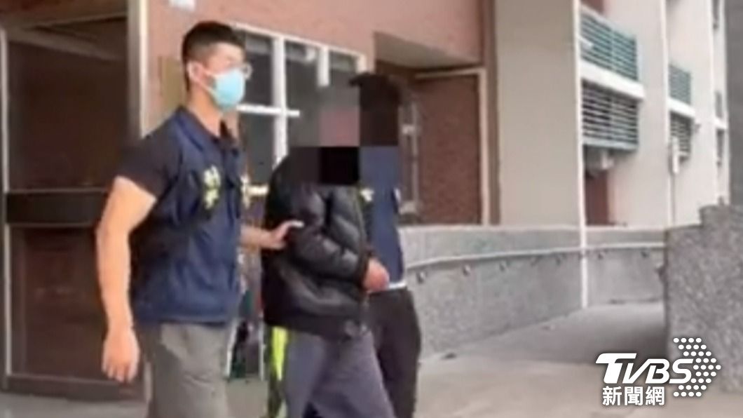 「檳榔攤大盜」被警方逮捕到案。(圖/TVBS)