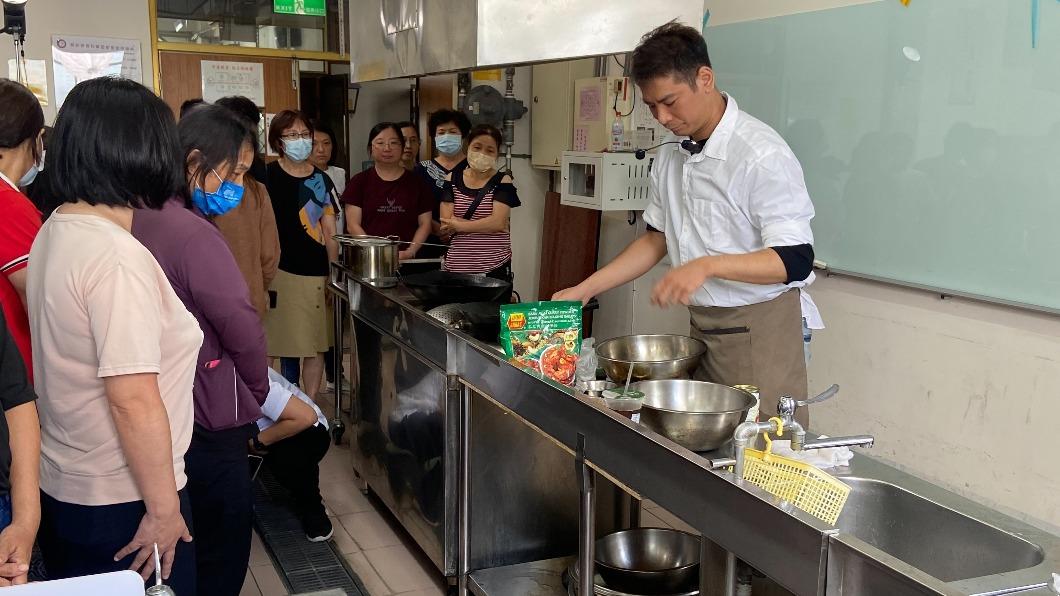 學校午餐蔬食日也要好吃 教育部辦烹飪工作坊