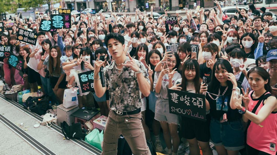 婁峻碩今舉辦簽票會,吸引許多粉絲到場追星。(圖/KKLIVE+想不到音樂工作室提供)