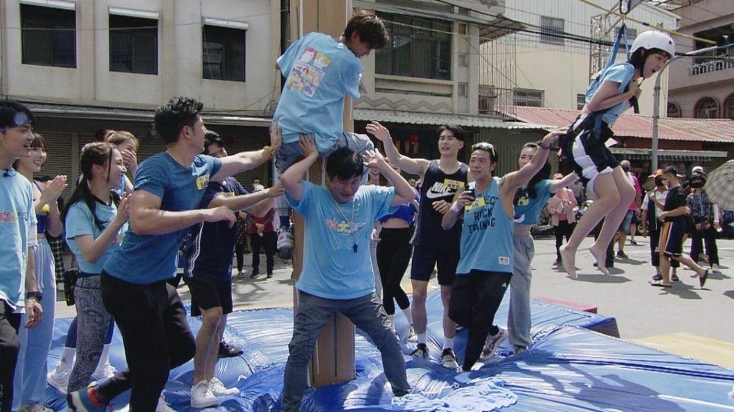 胡瓜（中）的表現相當敬業。（圖／民視提供）