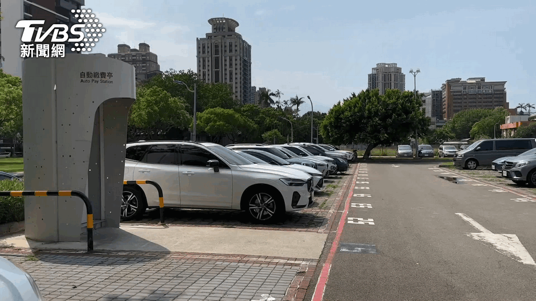 停車位難找不是藉口!他用一方式可「合法停車還免費」
