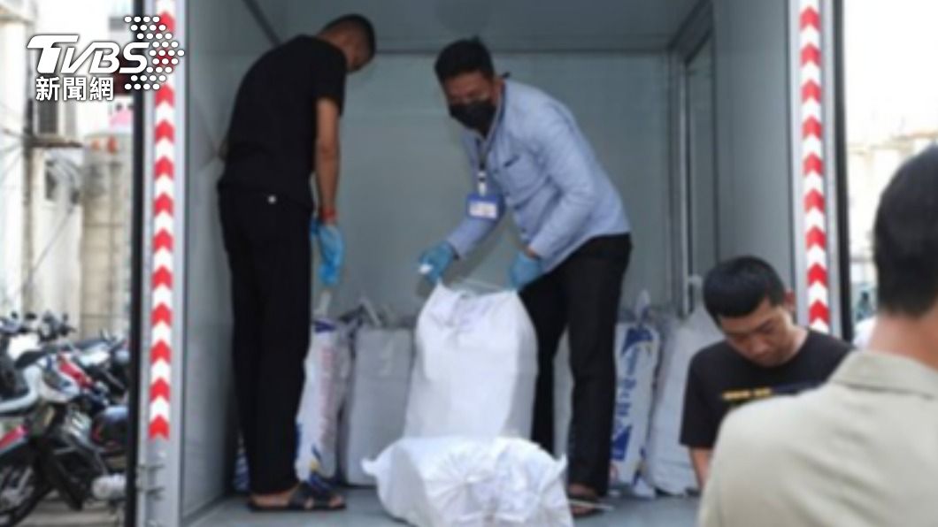 柬埔寨警方查扣大量毒品。(圖/刑事局提供)
