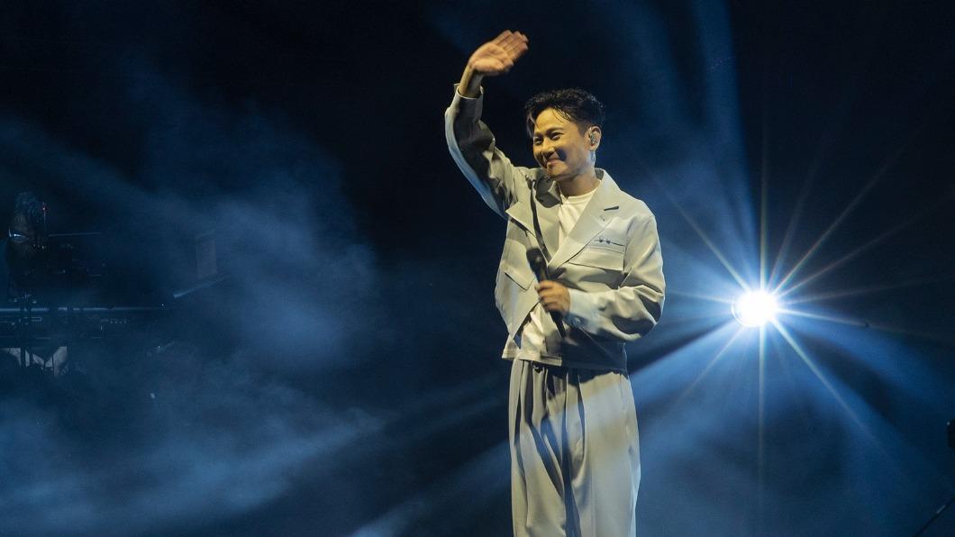 張信哲持續舉辦巡迴演唱會,也將推出新書《未來是》。(圖/潮水音樂提供)