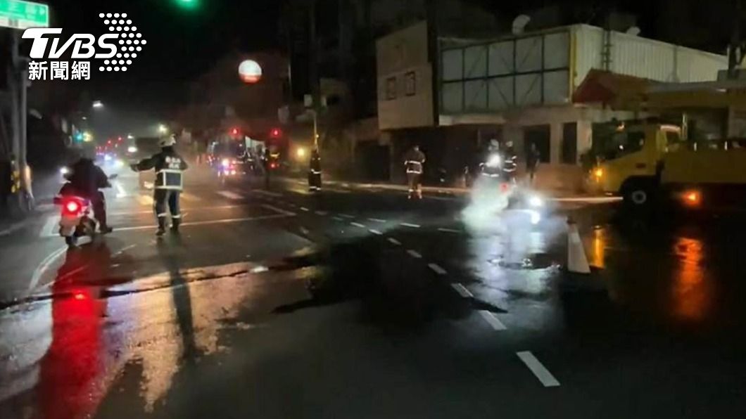 彰化人孔蓋冒白煙、街區停電!居民以為爆炸 台電曝原因