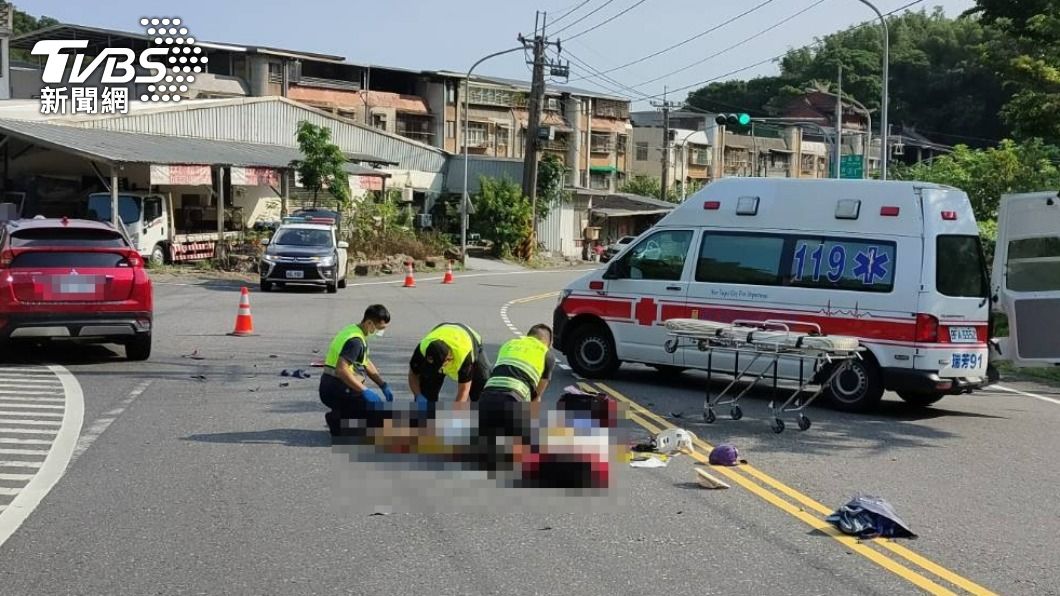 男騎士送醫搶救死亡。(圖/TVBS)