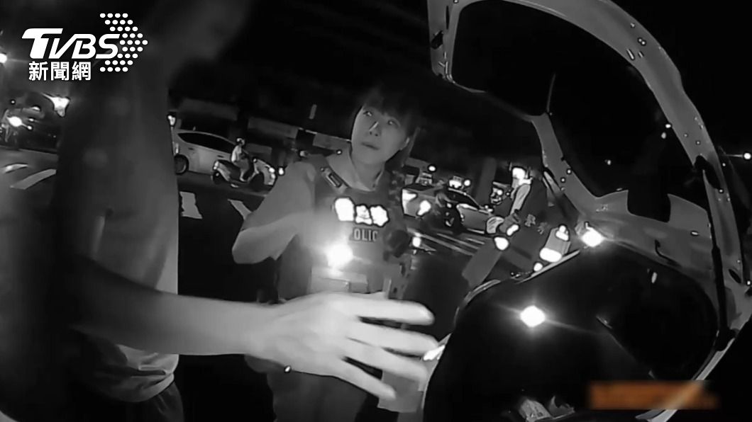 臨檢遇小女警駕駛超配合　搜出毒狡辯卻「因健保卡」露餡