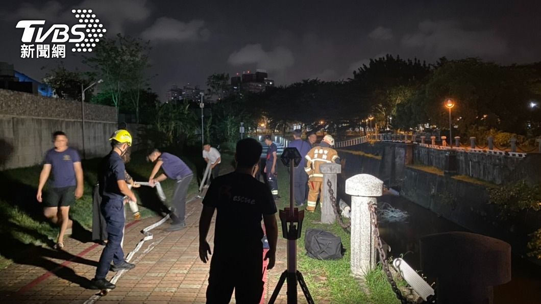 警消獲報將丁女送往醫院，經急救仍宣告不治。（圖／TVBS）