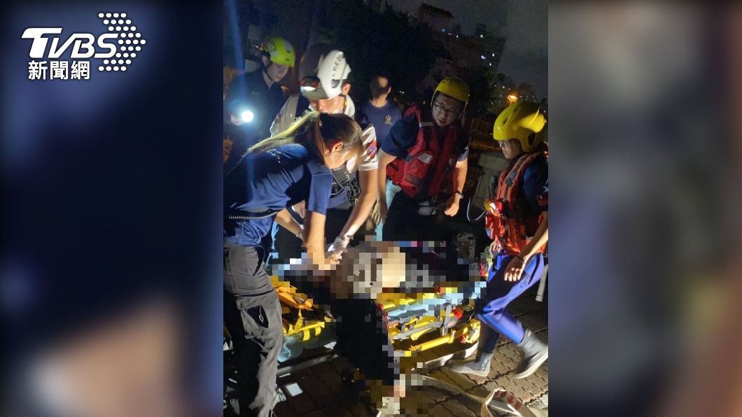 高雄女為考照學騎車失控摔河渠亡　友人目擊泣：轉彎太快