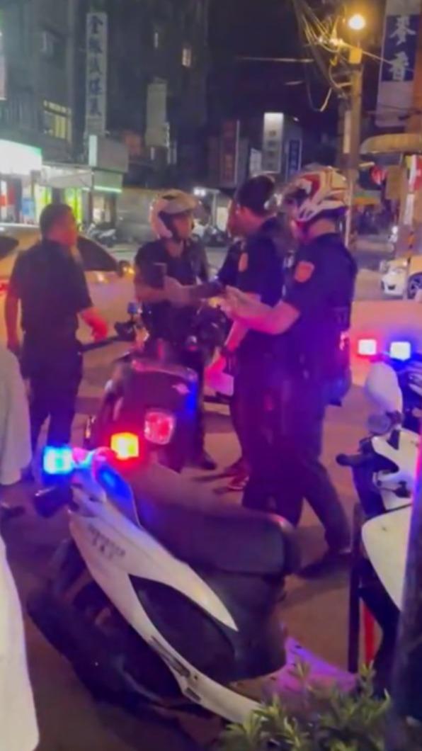警方獲報到場予以勸導。(圖/翻攝自爆料公社)