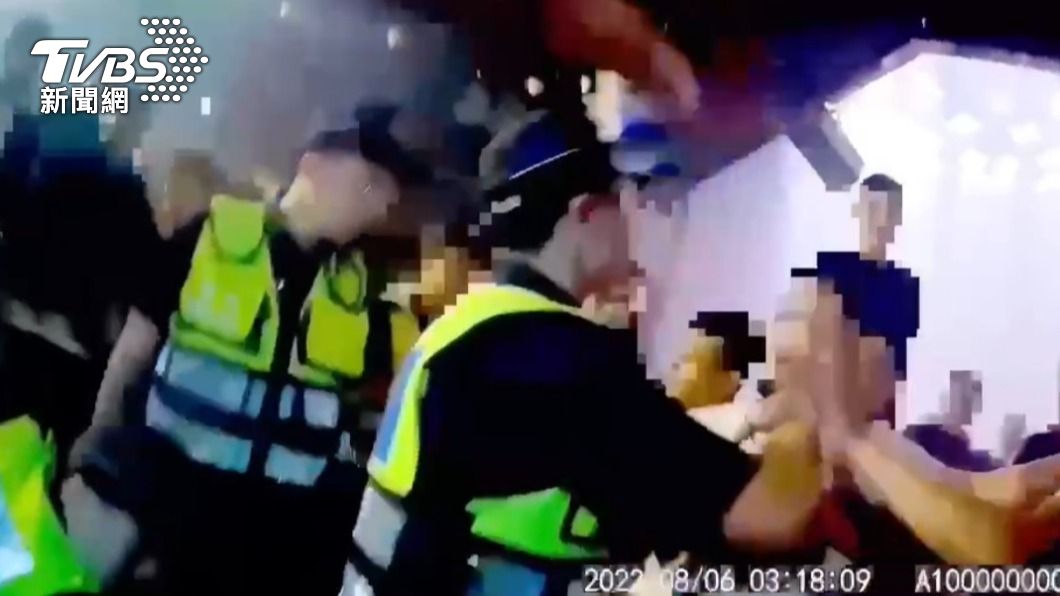 周姓男子等人為了替朋友出氣和夜店安管起衝突。（圖／TVBS）