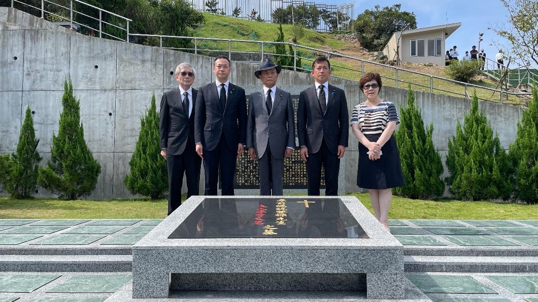 赴五指山弔唁李登輝 麻生太郎:續深化台日關係