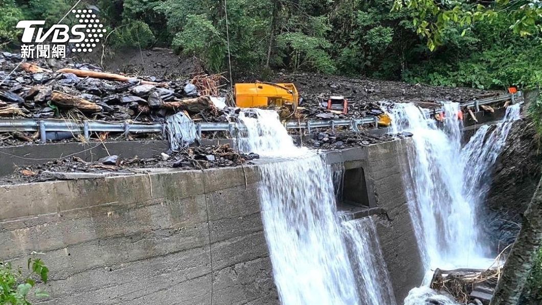 南投仁愛傳災情,原水管遭沖毀居民無水可用。(圖/馬文君團隊提供)