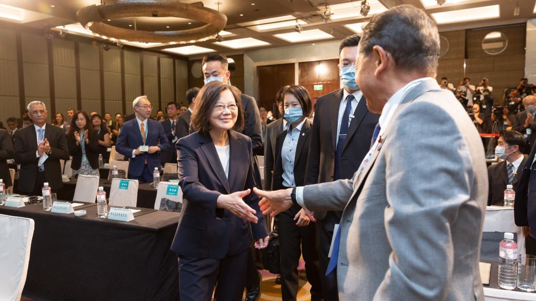 蔡英文、麻生太郎出席「凱達格蘭論壇-2023印太安全對話」開幕式。(圖/總統府提供)