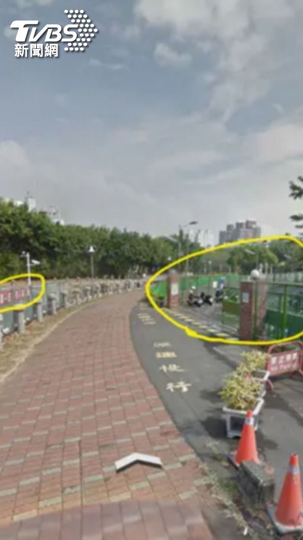 文藻大學先前在附近空地有規畫停車格，學生想停車必須騎過此步道。（圖／翻攝文藻dcard版）