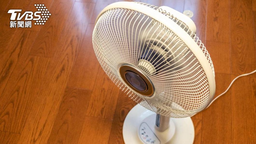 用腳趾開電扇?一票網友+1:離地三十公分以內一律用腳