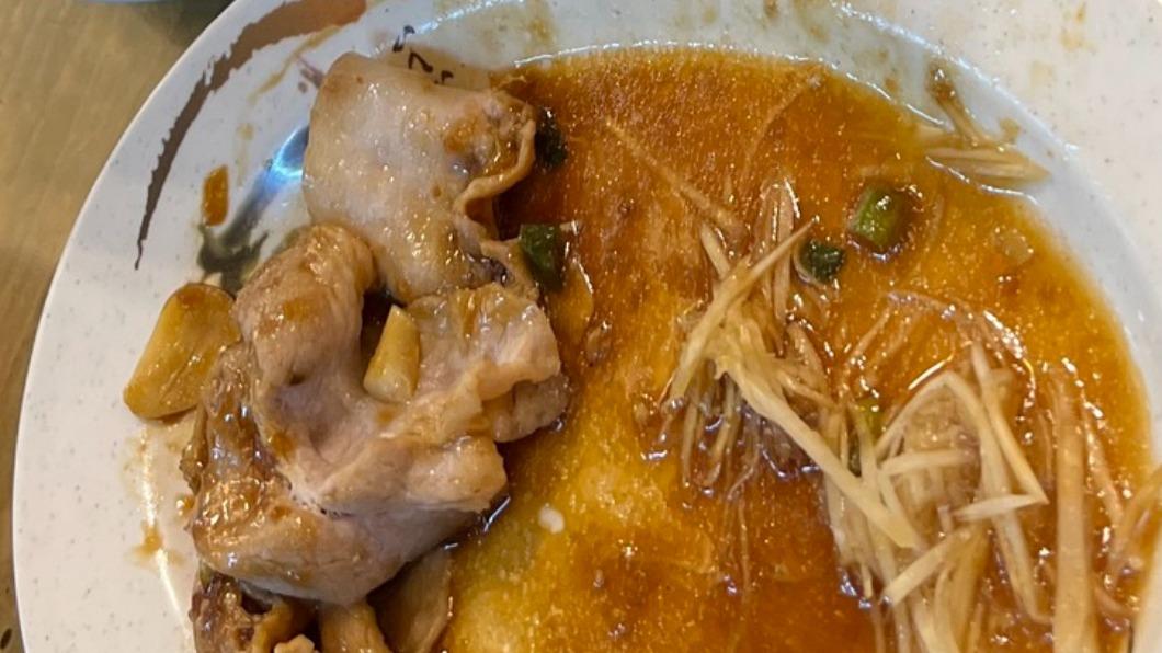 原PO說這份蒜泥白肉點小份卻上大份餐。(圖/翻攝自爆怨2公社 臉書)